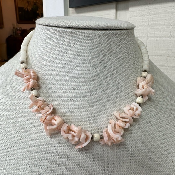 Group of 6 beach theme necklaces - Picture 3 of 8